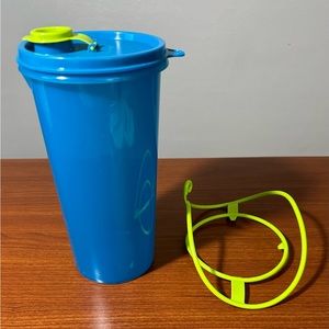 New Tupperware Super Mega Travel Tumbler 48 Ounce Cariolier Carry Handle